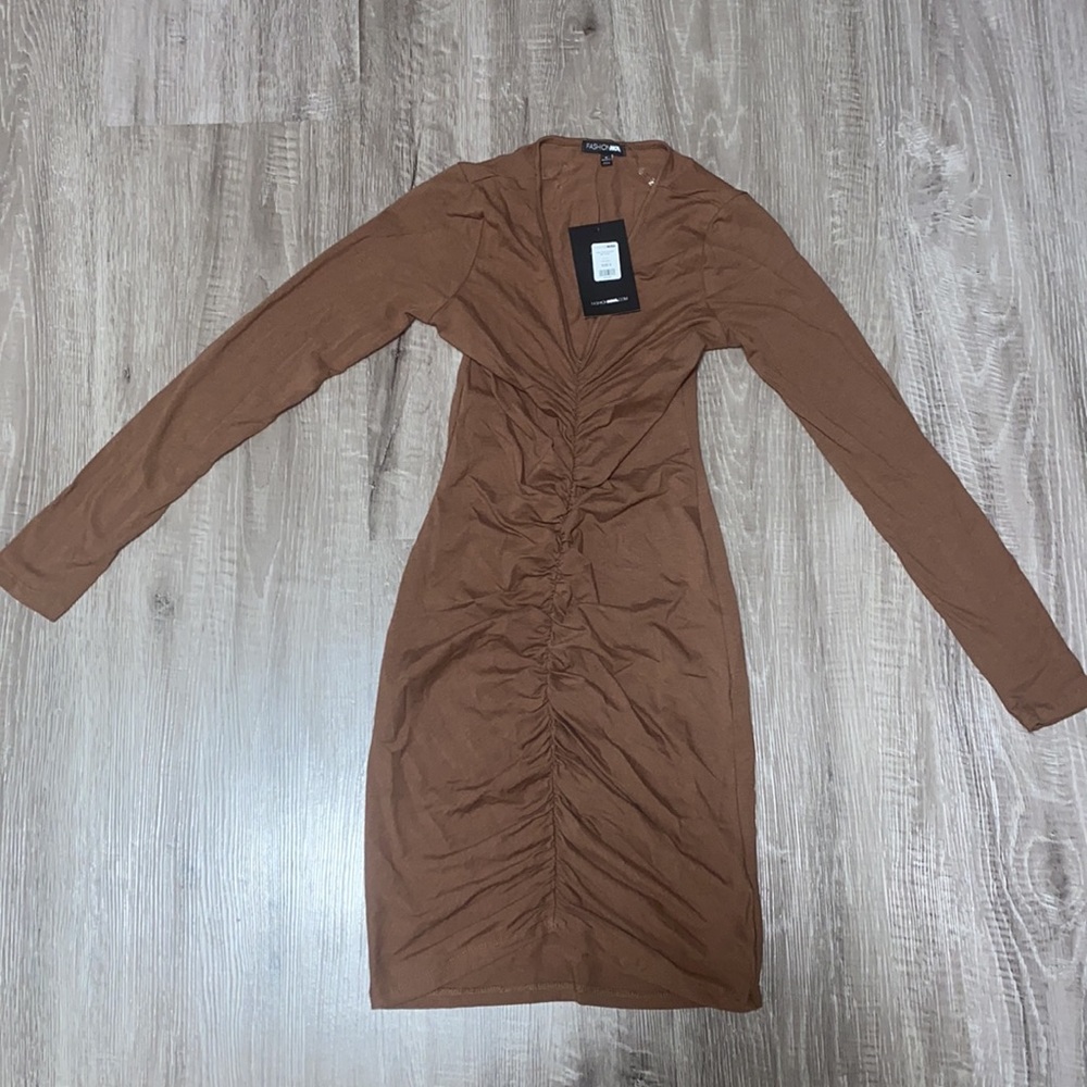 😱NEW! (Small) Ruched Mini Dress (FASHIONNOVA) - Picture 3 of 5